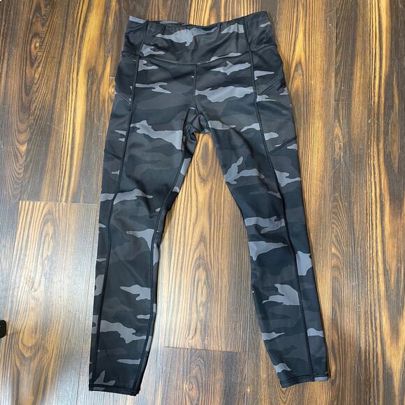 Athleta Camo Contender Pocket 7/8” Leggings - Picture 1 of 15